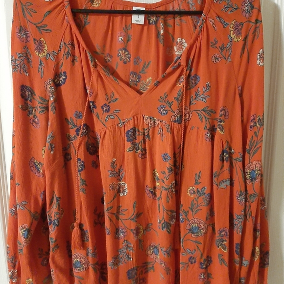 Women's Blouse - Picture 1 of 3